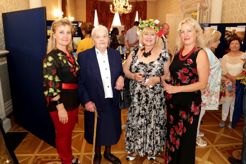 Tatiana Pereverzeva - Birch ( second right) meet the  active members of the Ukrainian community for the next joint projects to  help the orphans of war who need medical help