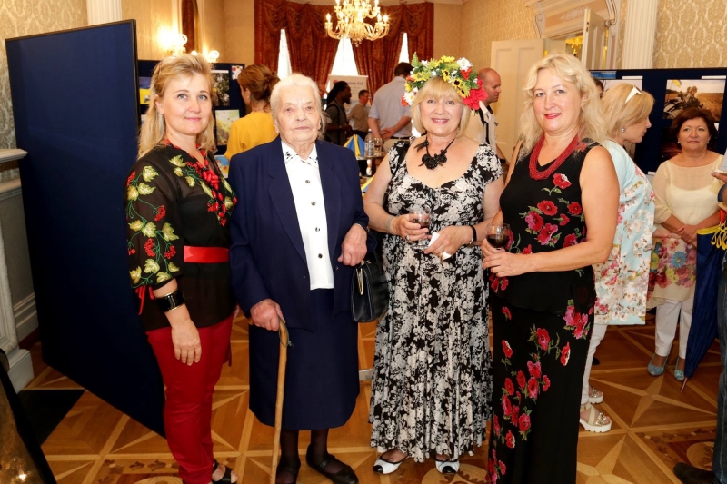 Tatiana Pereverzeva - Birch ( second right) meet the active members of the Ukrainian community for the next joint projects to help the orphans of war who need medical help